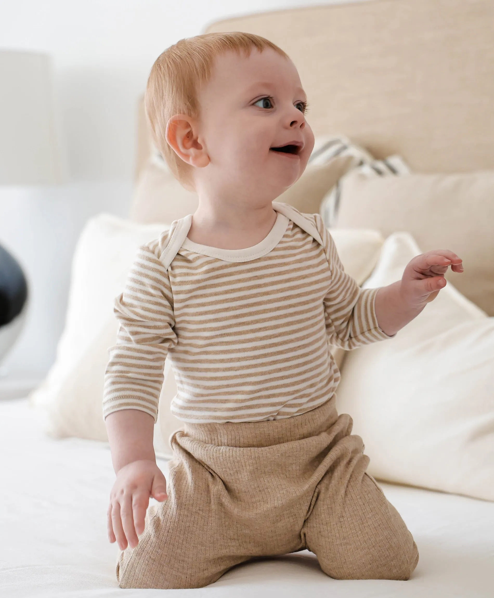 Comfy baby long sleeve bodysuit - Oat stripes