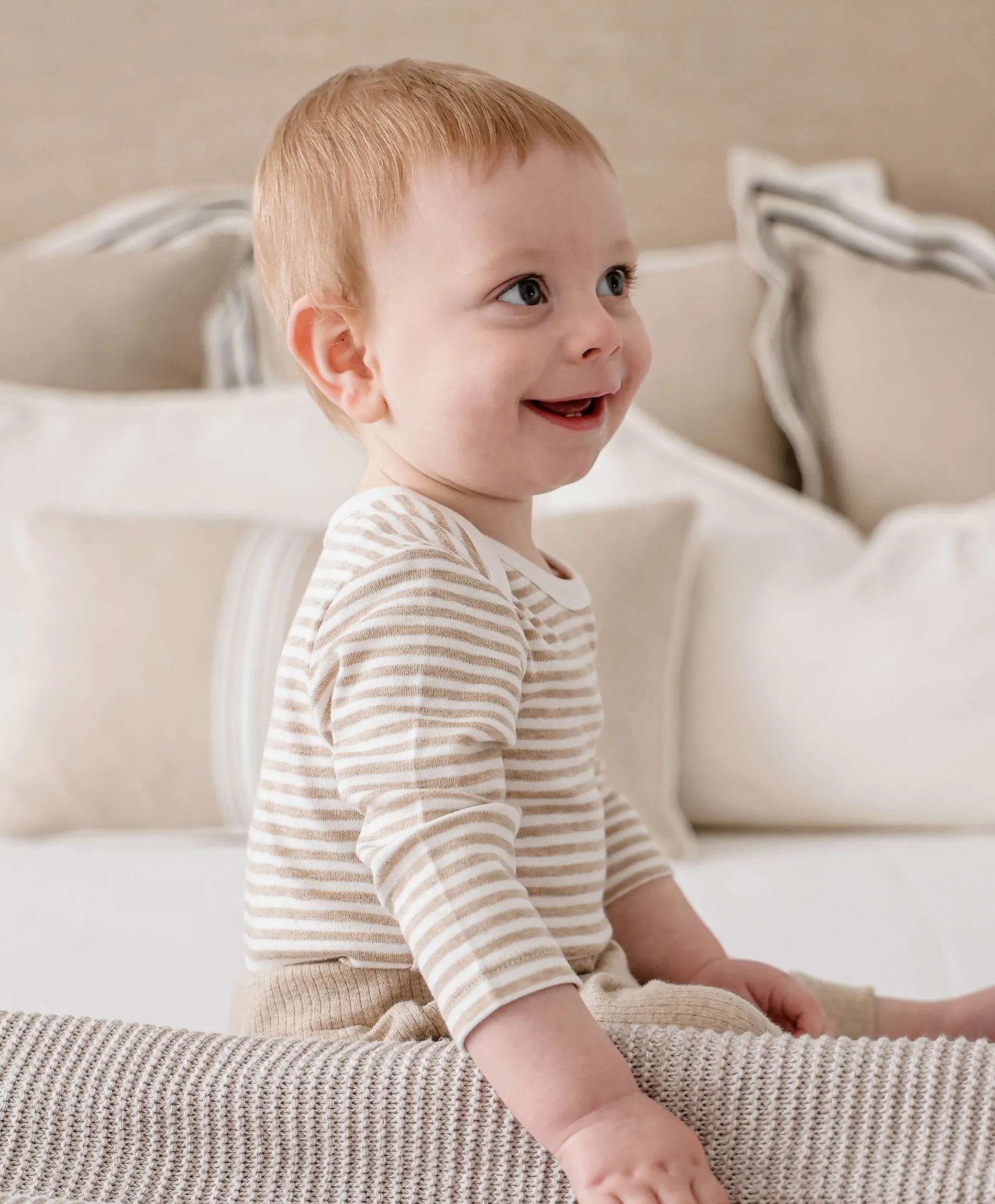 Comfy baby long sleeve bodysuit - Oat stripes