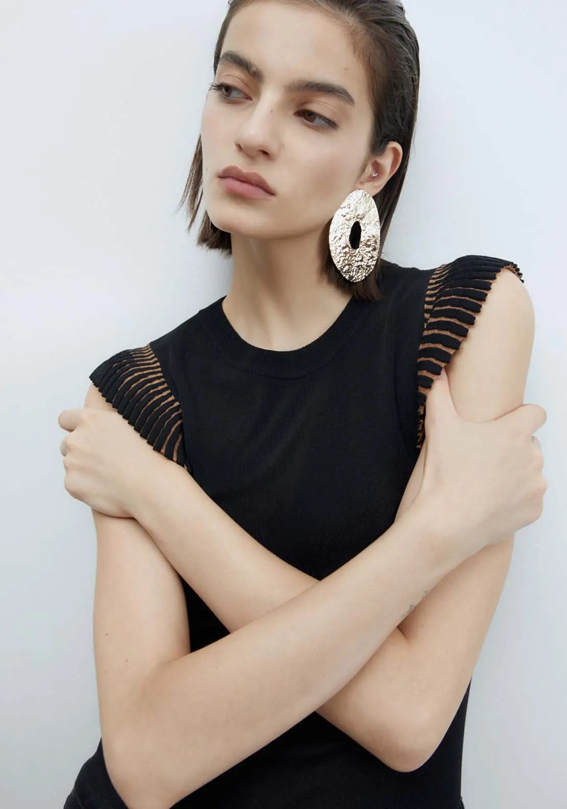 Ruffled Shoulders Top - Black