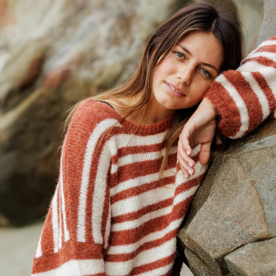 SISSTREVOLUTION OCEAN SHORES SWEATER - RUST